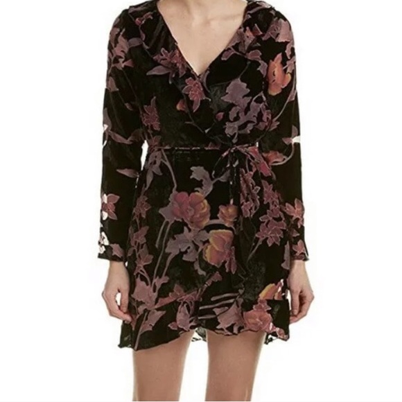 Lucy Paris Dresses & Skirts - NWT:Lucy-Paris Velvet Floral Burnout Wrap Dress, M